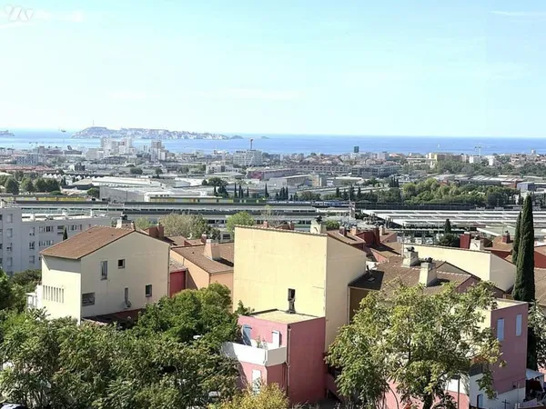 Rés Les Platanes appartement T3 multi exposé de 67 m² au 6° et dernier étage avec vue mer éloignée