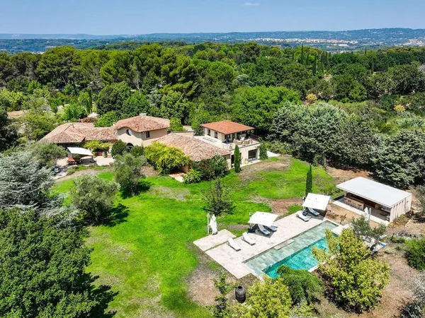 Villa 12 pièces 581 m²