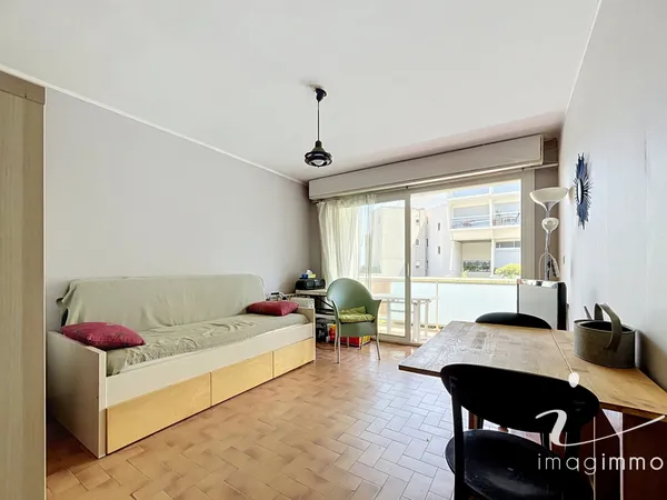 DEUXIEME LIGNE APPARTEMENT DEUX PIECES AVEC PARKING