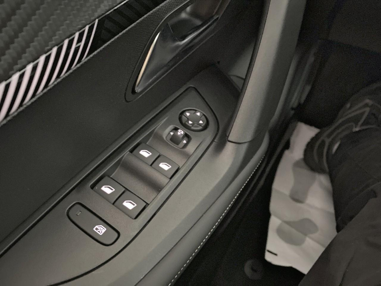 Peugeot 2008 hybrid 145 ch e-dcs6 allure — photo 20