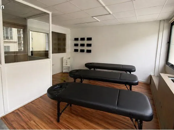 Poste extension de cils/ salle de formation beaute masszge