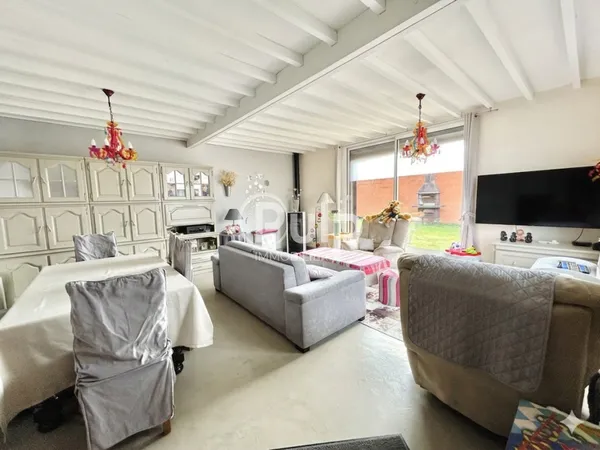 CHARMANTE MAISON DE VILLE INDIVIDUELLE EN BRIQUES