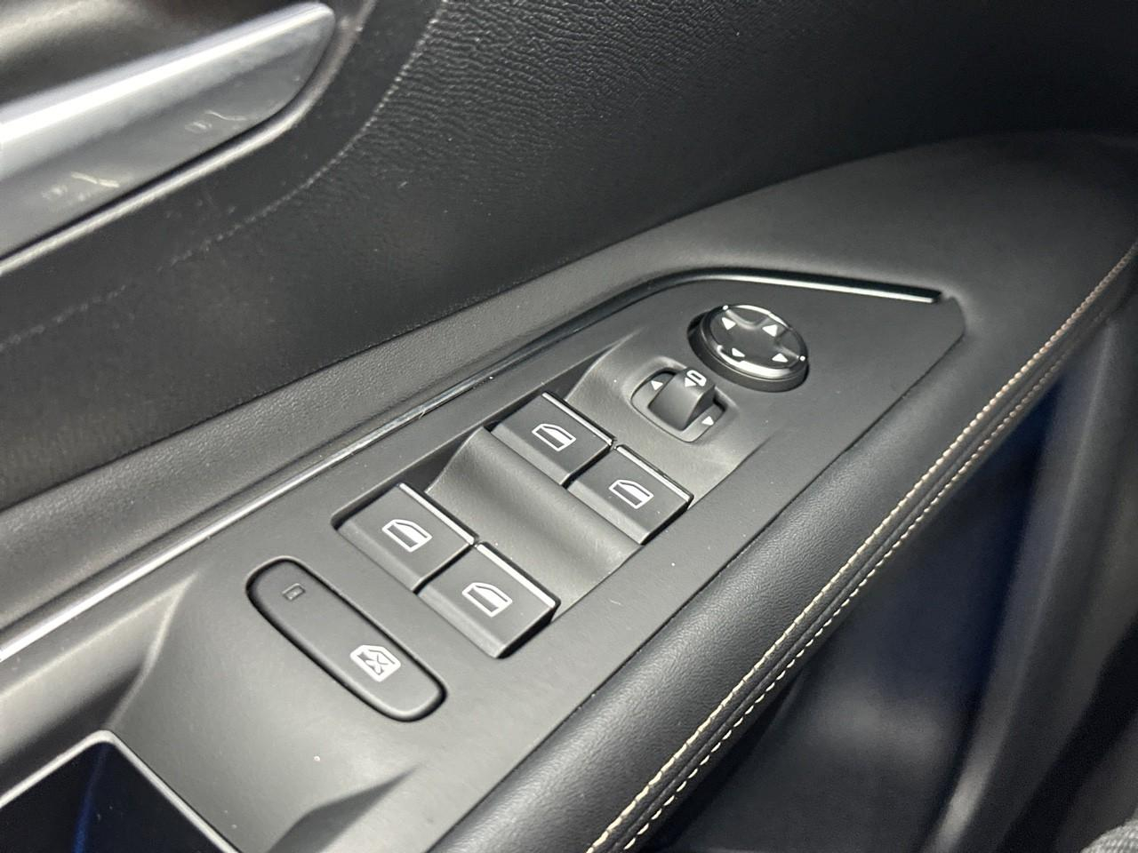 Peugeot 3008 puretech 130ch s&s eat8 gt pack — photo 16