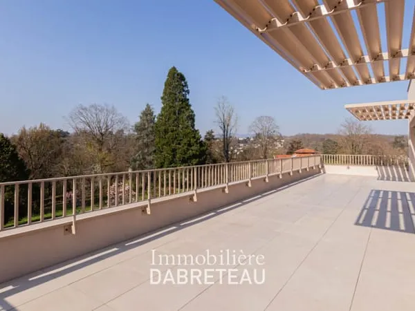 T5 neuf d'exception dernier étage