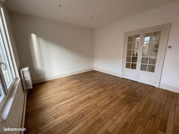 Appartement . 3 pièces . 69m². étage 1/3