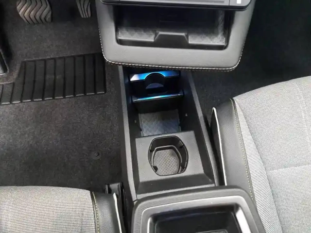 Renault Megane e-tech ev60 220 ch super charge — photo 36
