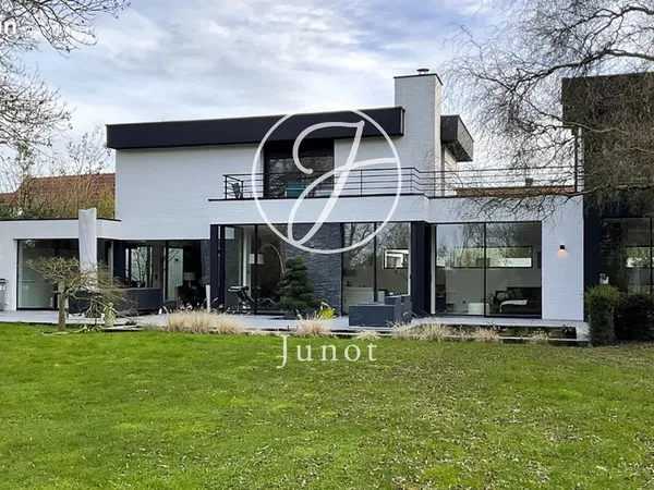 Propriété 9 pièces 252 m²
