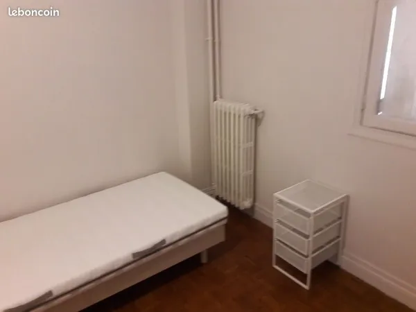 Chambre meublée colocation filles
