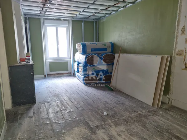 Appartement 3 pieces 75 m2 - Centre Amberieu - A Rénover