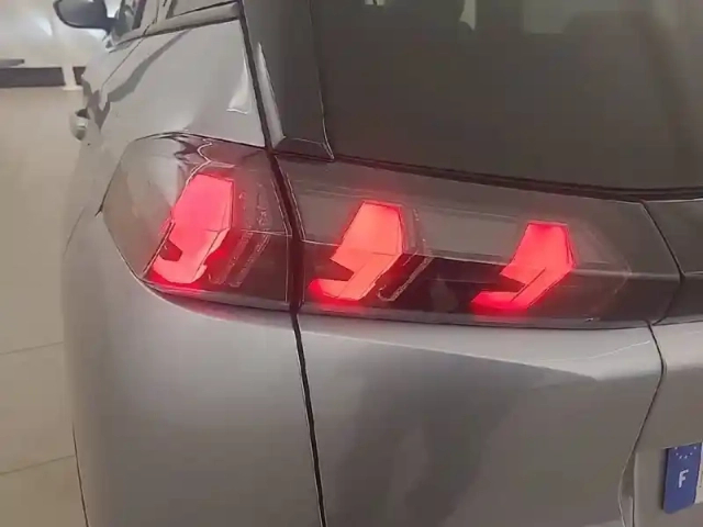 Peugeot 2008 bluehdi 110 s&amp;s bvm6 — photo 17