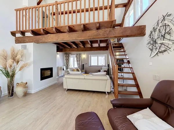 Maison de 8 pièces de 190 m² à La Bastide-de-Besplas