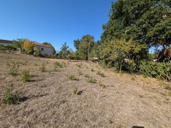 Terrain 750 m²