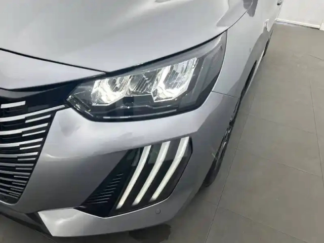 Peugeot 208 puretech 100 s&amp;s bvm6 — photo 16
