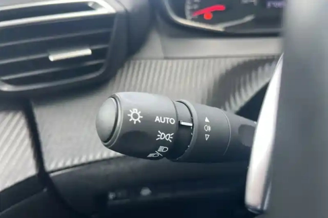 Peugeot 2008 puretech 130 s&amp;s eat8 — photo 47