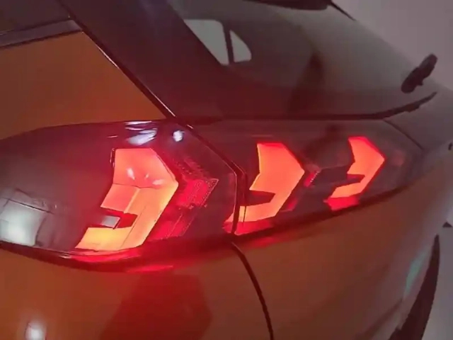 Peugeot 2008 puretech 100 s&amp;s bvm6 — photo 47