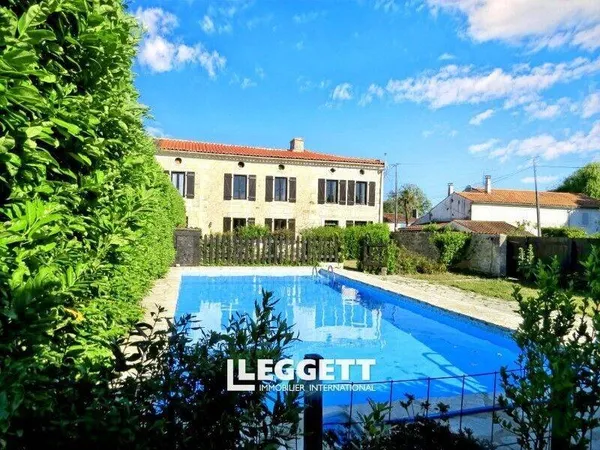 Maison 15 pièces 236 m²