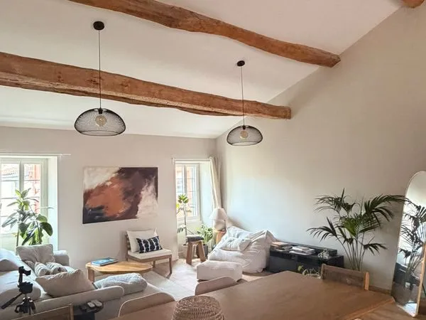 Appartement unique rénové - 3 pièces , poutres apparentes , DPE B - Villeneuve-Loubet village