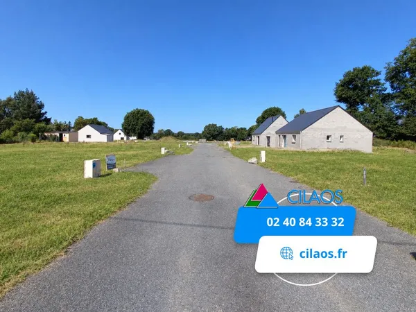 Terrain prêt à construire et libre de constructeur à PEAULE