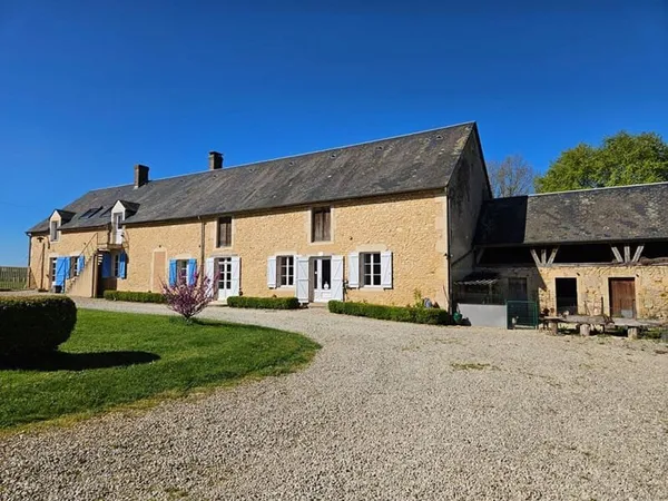 CORPS DE FERME à Moulins sur Yèvre