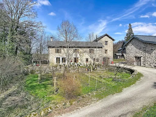 Propriété 17 pièces 150 m²