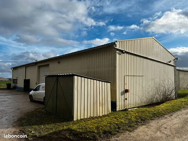 Local 310 m² SAINT LOUP DES VIGNES