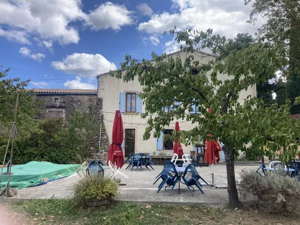 Secteur Couiza, maison rénovée avec jardin, 4 chambres, 4 sa