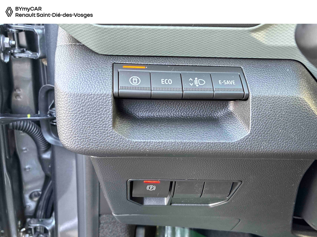 Dacia Duster Hybrid 155 — photo 20