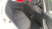 Toyota Yaris 70 VVT-i Dynamic 5p MY22 — photo 13