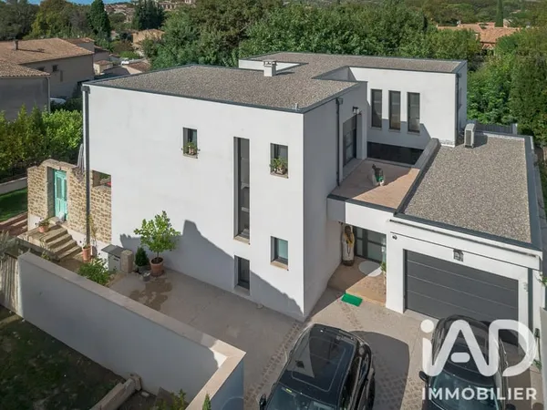 Maison 7 pièces 317 m²