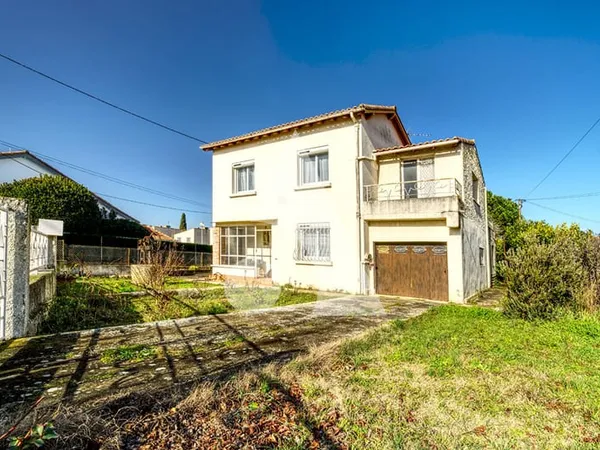 Maison Années 70 avec Jardin, Garage et Combles Aménageables à CARCASSONNE