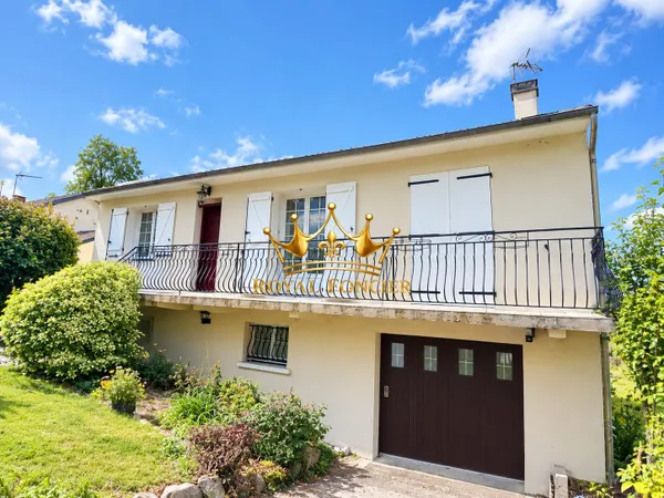 Vue sur le jardin, un beau balcon, un bel espace extérieur