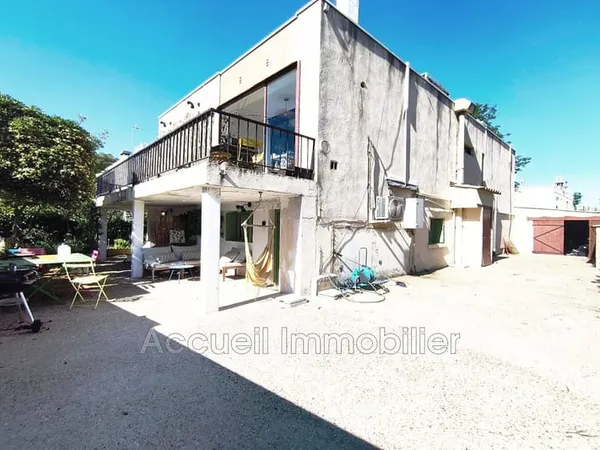 Maison P8 individuelle composée de 3 appartements (2 P2 rez-de