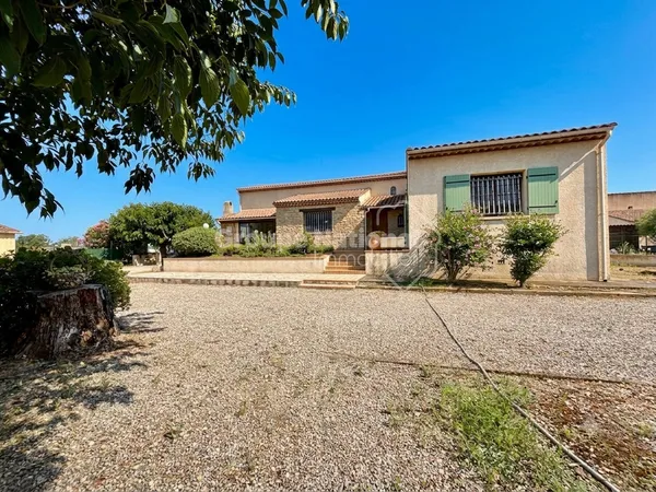 Villa Saint Just 3 chambres , piscine , sous sol amenageable , hangar 125m²