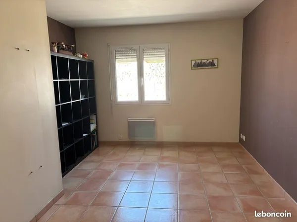 Bureau professionnel au sein d'un cabinet paramédical