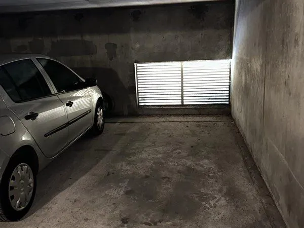 Place de parking sécurisée à louer - 100 /mois