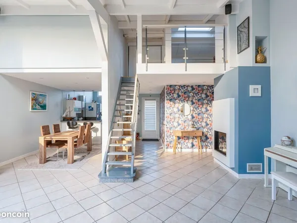 Maison atypique 138m² - Plafond cathédrale - 4 ch - 2 Garages