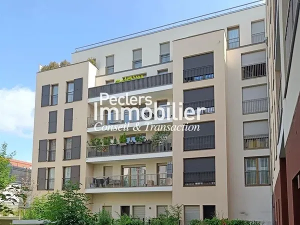 Charmant studio neuf avec terrasse - Emplacement privilégié