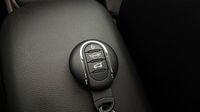 Mini Countryman Cooper 136ch Essential BVA7 — photo 16