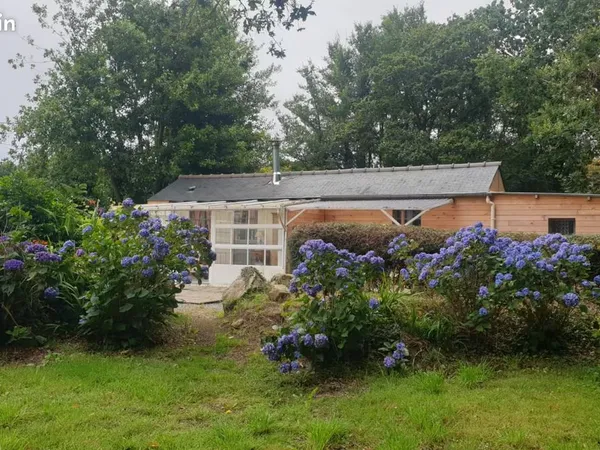 Charmante maison meublée de plain-pied, 48m², dans la forêt, proche mer - 15min Lannion