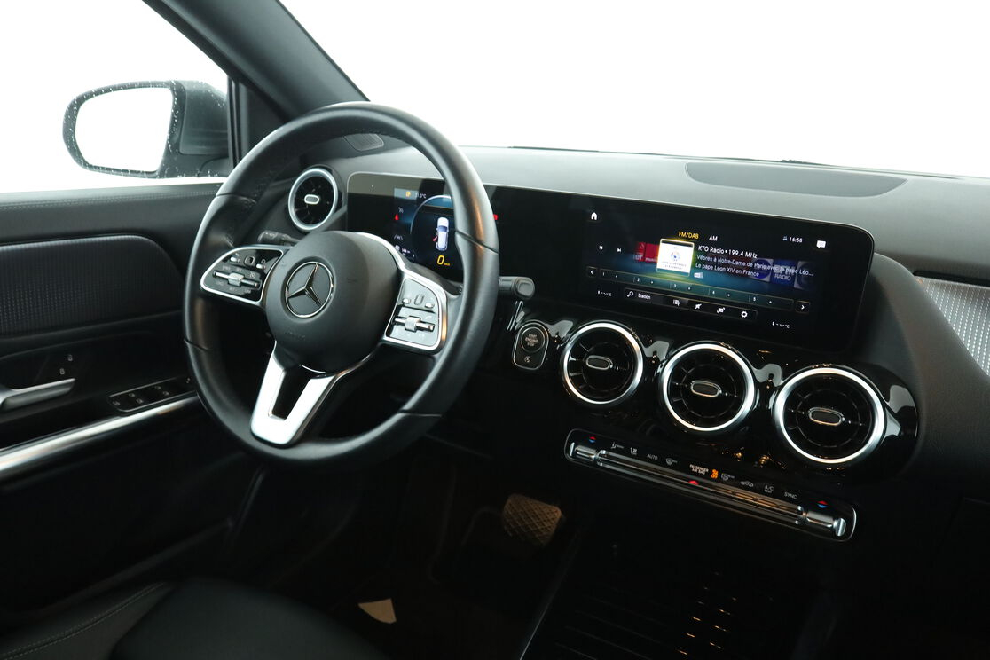 Mercedes-Benz GLA 200 d Progressive Line DCT — photo 12