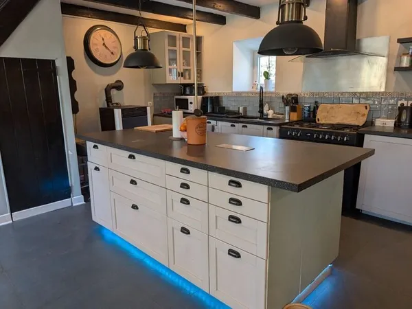Maison 2 chambres au calme à Locarn(22) avec garage, grand jardin et dépendances dont un gîte rénové