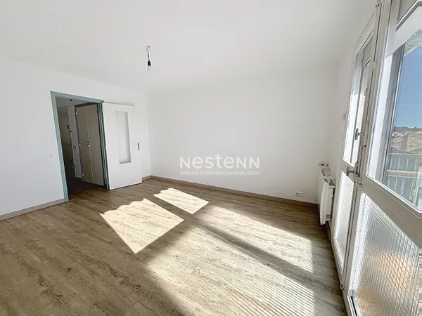 PERPIGNAN SUD Grand studio modern avec parking fermé, traversant, 31.47 m2