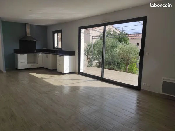 Maison récente de plain-pied à Clarensac - 3 chambres, jardin, terrasse avec pergola - DPE A
