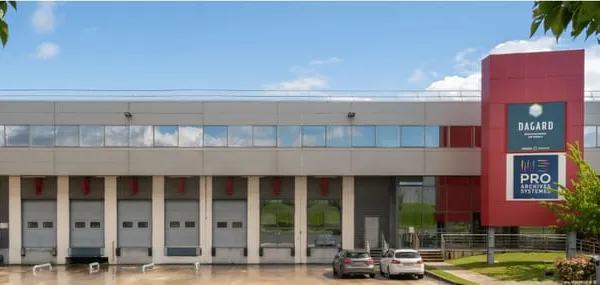 Entrepôt 8577 m²