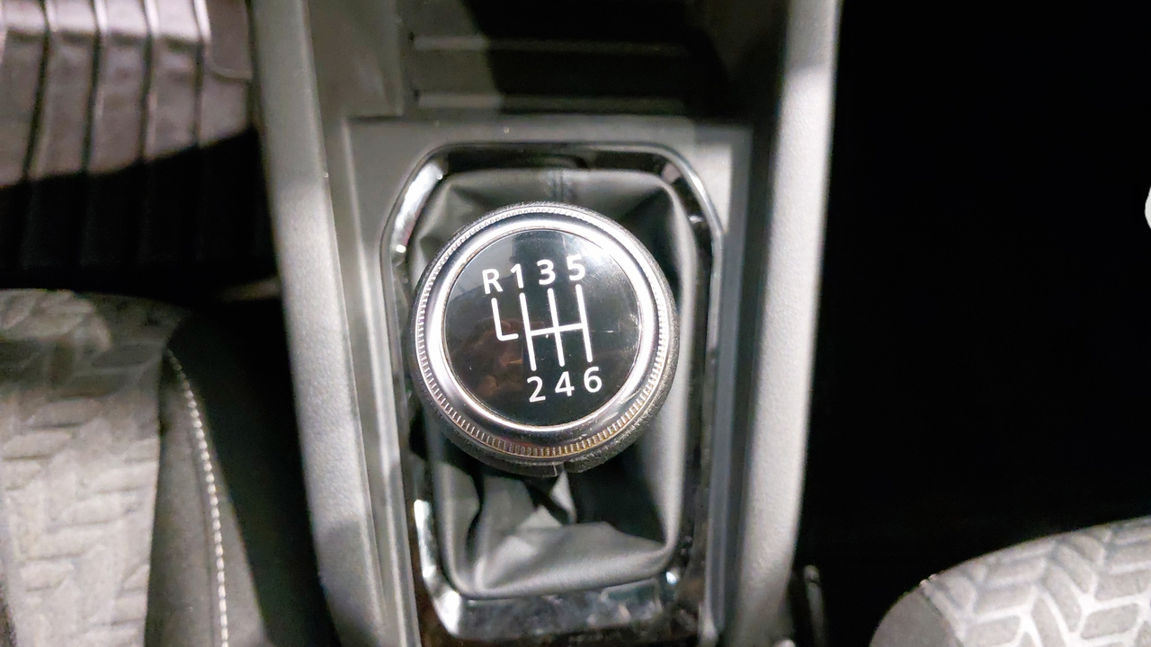 Renault Clio TCe 90 — photo 22