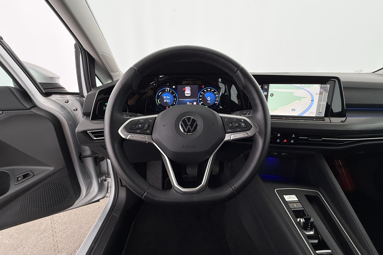 Volkswagen Golf 8 — photo 20