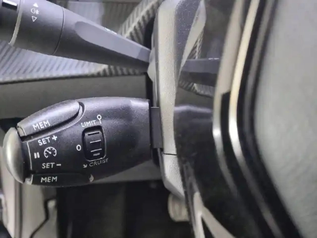 Peugeot 208 electrique 50 kwh 136ch — photo 4