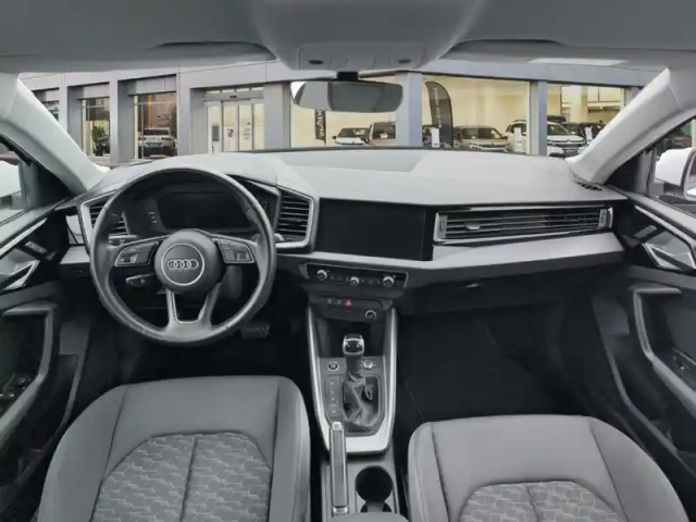 Audi A1 sportback 30 tfsi 110 ch s tronic 7 — photo 10