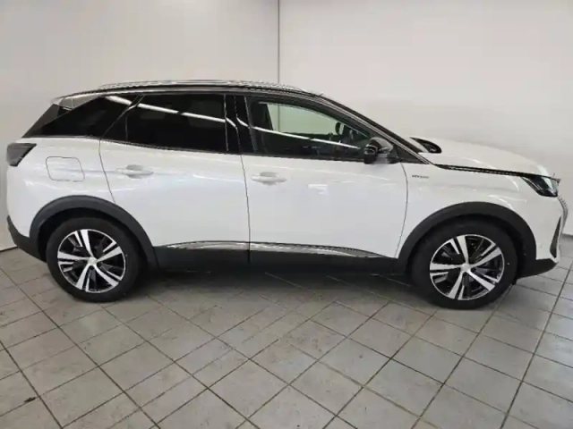 Peugeot 3008 plug-in hybrid 225ch allure pack e-eat8 — photo 4
