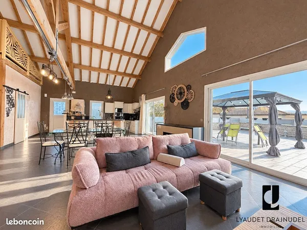 Propriété 5 pièces 182 m²